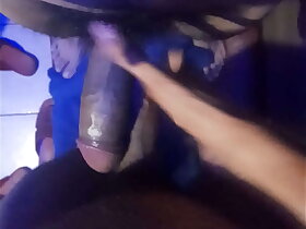 Frotando vergas en el sauna