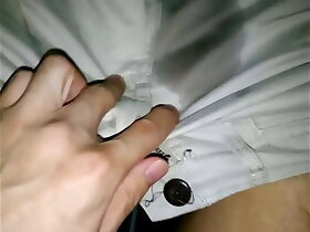 おもらし寸前　限界放尿　おしっこ