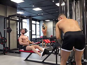 Naked gym muscle pump