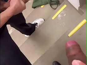 Vi que o segurança do shopping galudao, mamei em público até dar leitinho